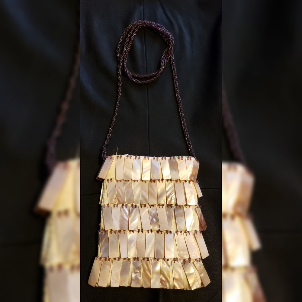 Pink shell shingle purse w/beaded strap